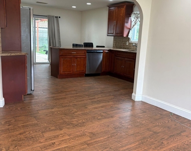 290 Leaf Avenue - Photo Thumbnail 9