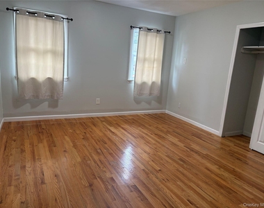 290 Leaf Avenue - Photo Thumbnail 2