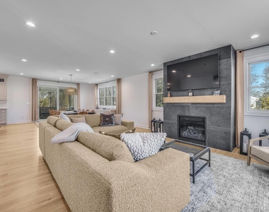 45 Columbine Avenue N - Photo Thumbnail 7