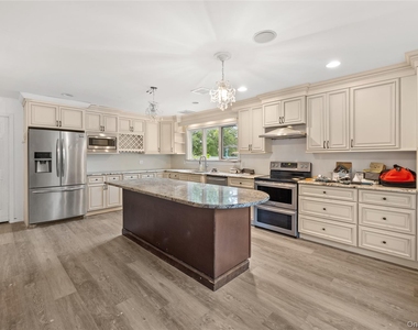 20 Hilltop Avenue - Photo Thumbnail 3