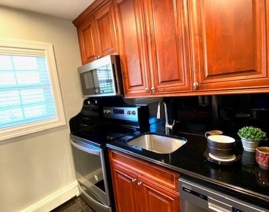 301-1 Robinson Avenue - Photo Thumbnail 8