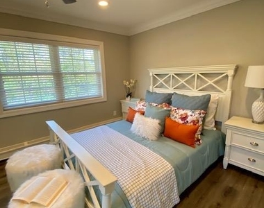 301-1 Robinson Avenue - Photo Thumbnail 5