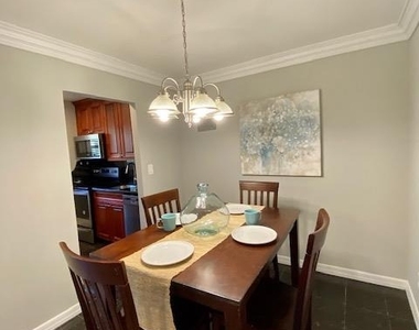 301-1 Robinson Avenue - Photo Thumbnail 7