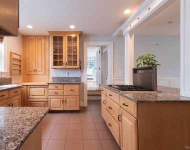 217 Larchmont Avenue - Photo Thumbnail 5