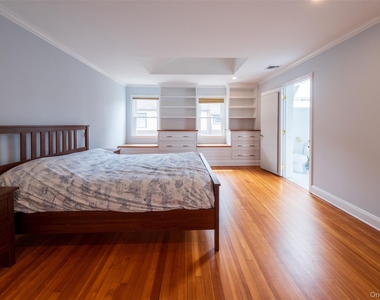 217 Larchmont Avenue - Photo Thumbnail 11
