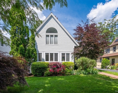 217 Larchmont Avenue - Photo Thumbnail 2