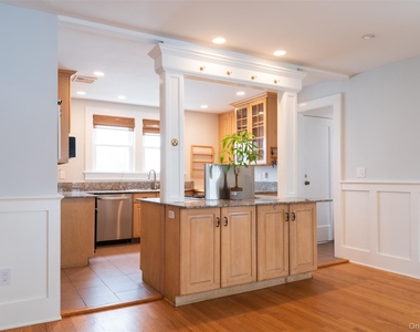 217 Larchmont Avenue - Photo Thumbnail 6