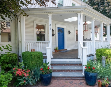 217 Larchmont Avenue - Photo Thumbnail 3