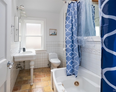 217 Larchmont Avenue - Photo Thumbnail 17
