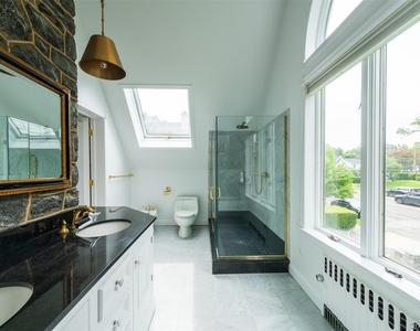 217 Larchmont Avenue - Photo Thumbnail 13