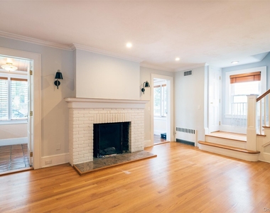 217 Larchmont Avenue - Photo Thumbnail 9