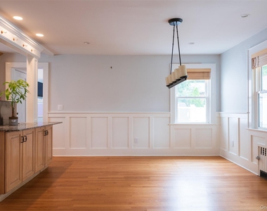 217 Larchmont Avenue - Photo Thumbnail 4