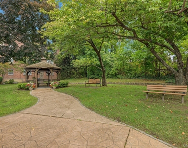 10 Oakridge Place - Photo Thumbnail 18