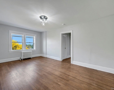 10 Oakridge Place - Photo Thumbnail 9
