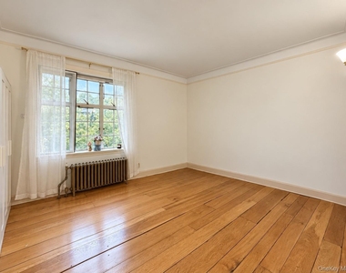 38-30 Douglaston Parkway - Photo Thumbnail 9