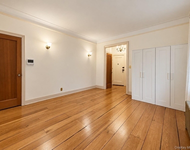 38-30 Douglaston Parkway - Photo Thumbnail 6