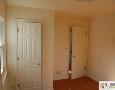 57 Avenel Street - Photo Thumbnail 5