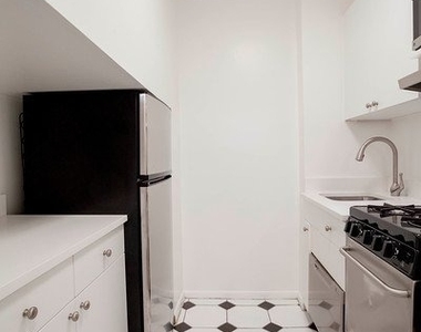 43 W 16th Street - Photo Thumbnail 2