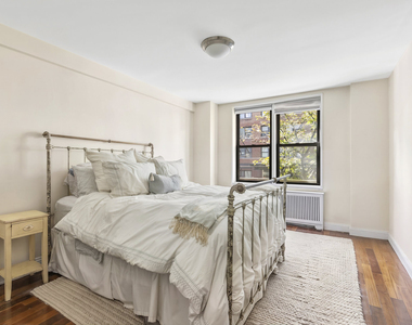 201 E 15th Street - Photo Thumbnail 3