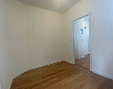 600 10th Avenue - Photo Thumbnail 2