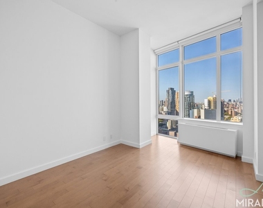 80 Dekalb Avenue - Photo Thumbnail 12