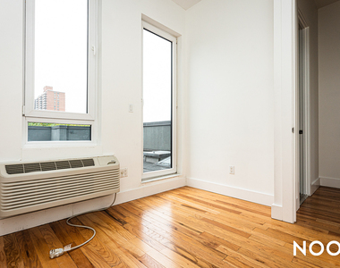 2102 Fulton St - Photo Thumbnail 2