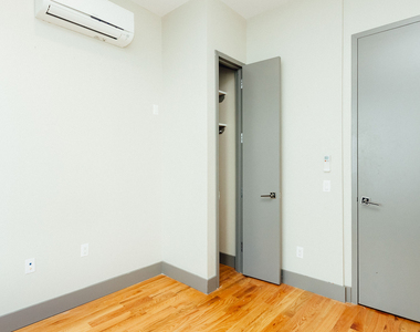 337 Melrose St - Photo Thumbnail 6