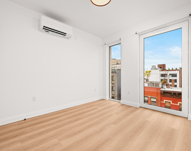 229 Wythe Ave - Photo Thumbnail 5