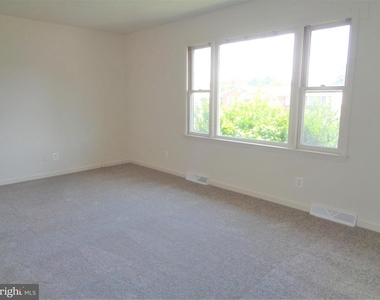 1807 Meadow Drive - Photo Thumbnail 2