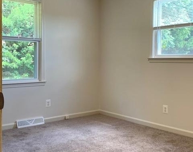 1807 Meadow Drive - Photo Thumbnail 8