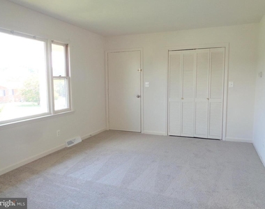 1807 Meadow Drive - Photo Thumbnail 3