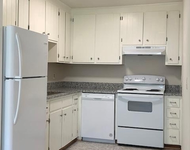 1807 Meadow Drive - Photo Thumbnail 5