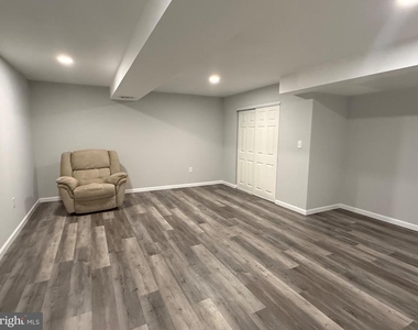 12212 Redwood Court - Photo Thumbnail 4