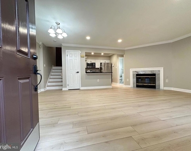 12103 Salemtown Drive - Photo Thumbnail 7
