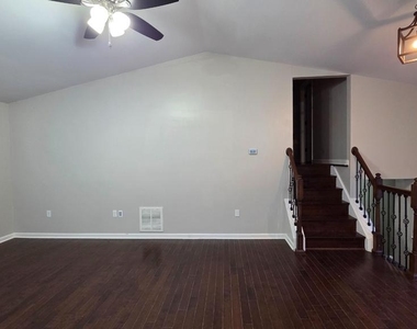 7337 Mariposa Drive - Photo Thumbnail 2