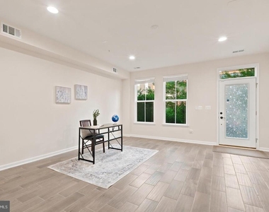 22311 Tees Terrace - Photo Thumbnail 15