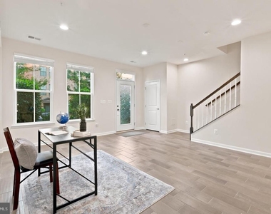 22311 Tees Terrace - Photo Thumbnail 14