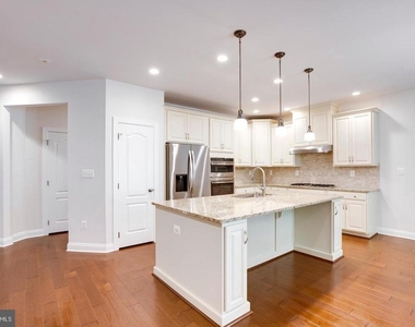 42936 Courtland Chase Square - Photo Thumbnail 17