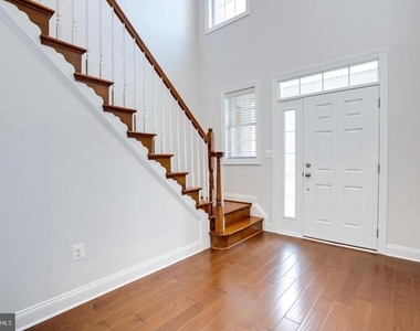 42936 Courtland Chase Square - Photo Thumbnail 3