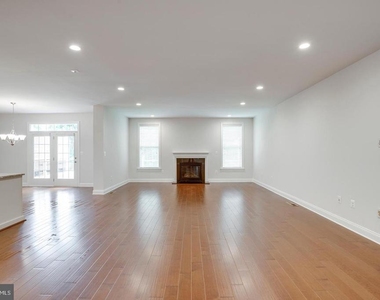 42936 Courtland Chase Square - Photo Thumbnail 10