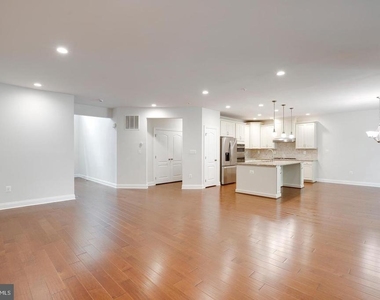 42936 Courtland Chase Square - Photo Thumbnail 12