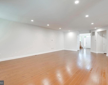 42936 Courtland Chase Square - Photo Thumbnail 14