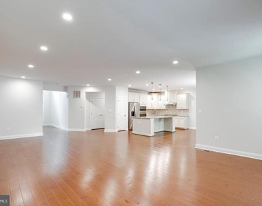 42936 Courtland Chase Square - Photo Thumbnail 11