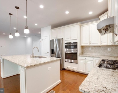 42936 Courtland Chase Square - Photo Thumbnail 24