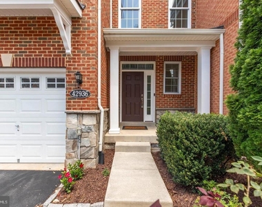 42936 Courtland Chase Square - Photo Thumbnail 1