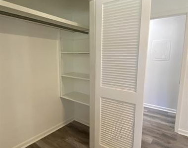 1005 Willow Street - Photo Thumbnail 9