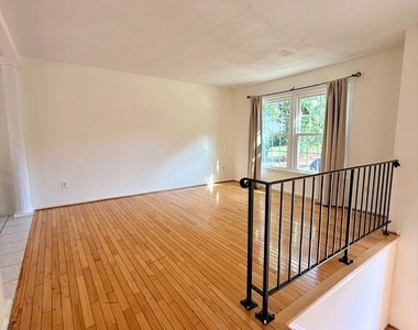 7700 Newington Forest Avenue - Photo Thumbnail 2