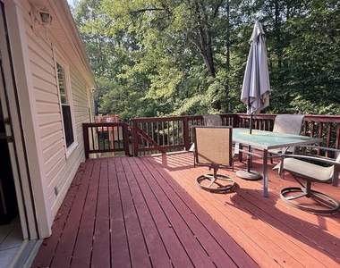 7700 Newington Forest Avenue - Photo Thumbnail 17