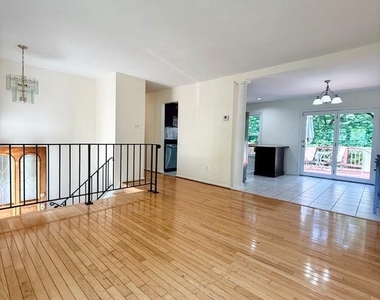 7700 Newington Forest Avenue - Photo Thumbnail 8
