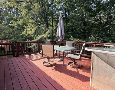 7700 Newington Forest Avenue - Photo Thumbnail 16